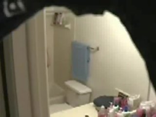 Szuper tini kukkolás kamera fürdőkád