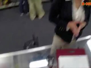 Stor kanner kvinne knullet av pawnkeeper til en plane ticket