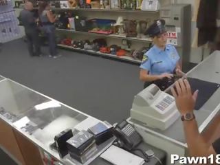 Cop damsel Sucking peter for Money in the Shop