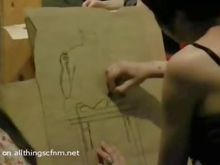 Облечена жена гол мъж drawing нудисти производителност изкуство
